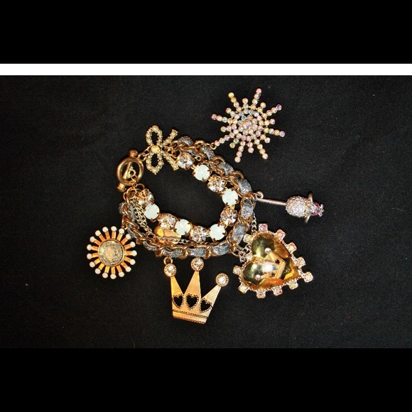 Betsey Johnson Ice Princess Charm Bracelet. - Picture 2 of 6